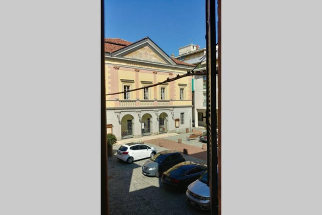 איבראה Dolce Eporedia Intero Alloggio Nel Centro Storico מראה חיצוני תמונה
